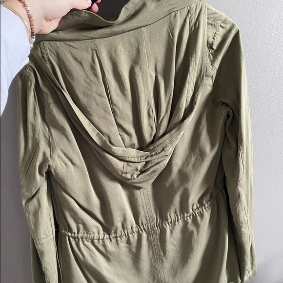 Guess zip up jacket - Picture 2 of 3